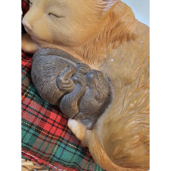 Christmas Around The World Kitten Mouse Cuddled In Kitty Bed Sleeping Figurines - Picture 2 of 8